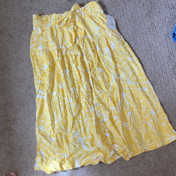 NWT Universal Thread Yellow and White Floral Maxi Skirt - Picture 1 of 4